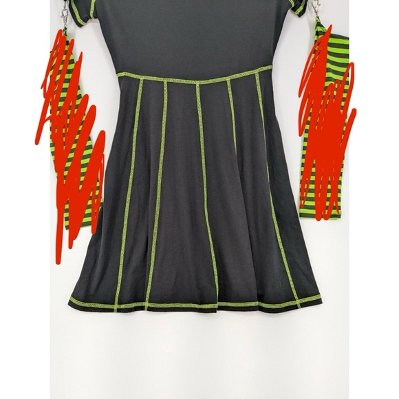 Social Collision Black & Green Contrast Stitch Dress
 no arm warmers ! - Picture 2 of 4